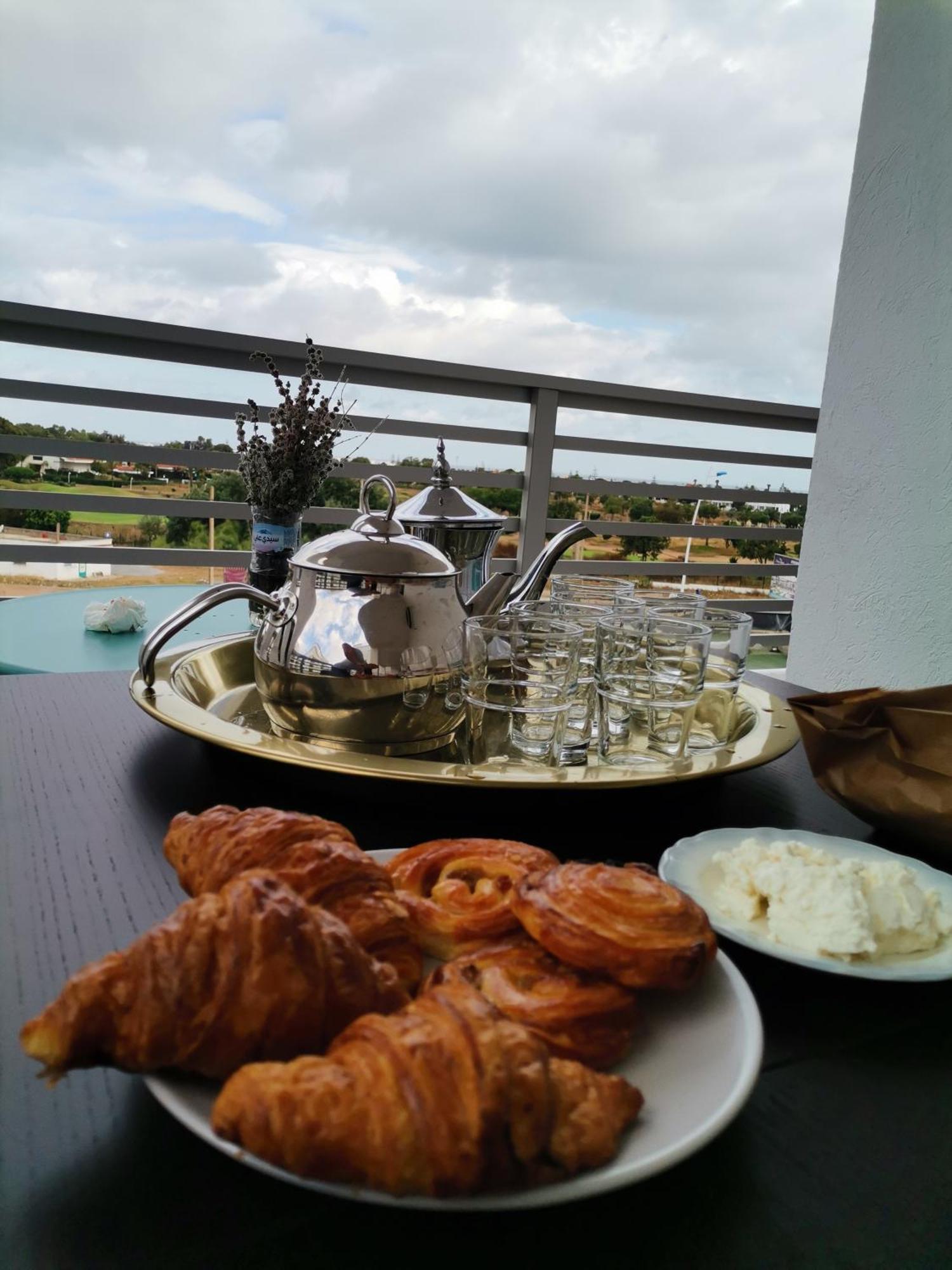 Grand Appartement Vue Golf A 2 Min De La Plage Bouznika Luaran gambar